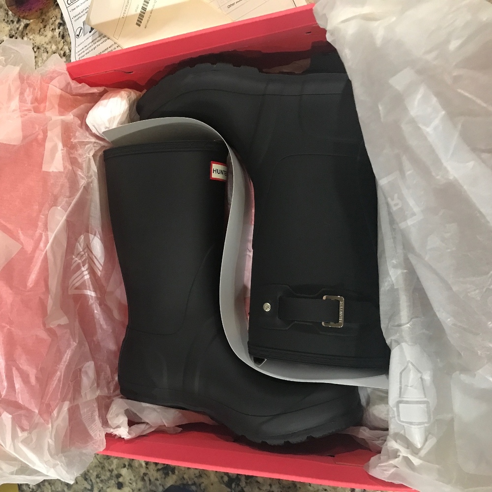 BRAND NEW BLACK HUNTER BOOTS SIZE 8